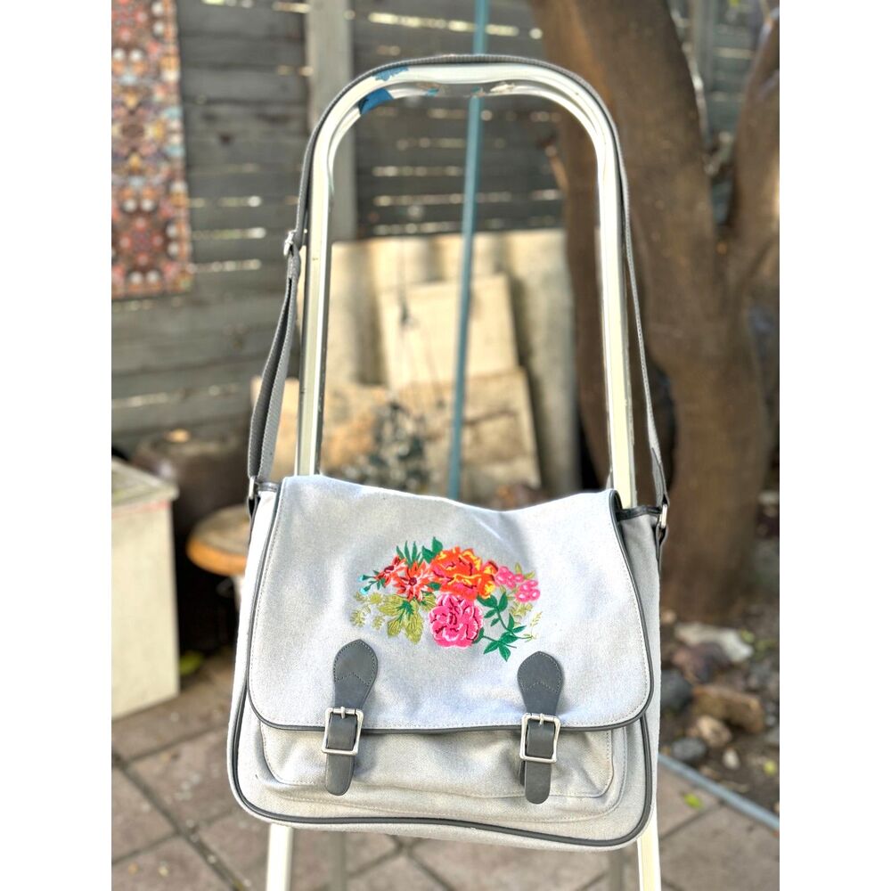 NWT Paperchase Light Grey Felted Fabric Multicolor Floral Messenger Bag 16x12x5